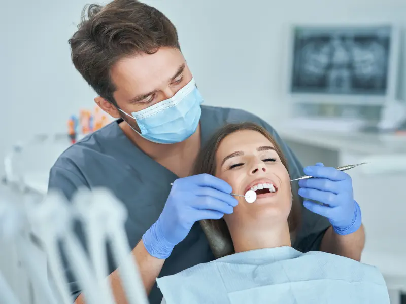 Professionelle Zahnreinigung beim Zahnarzt Professionelle Zahnreinigung beim Zahnarzt
