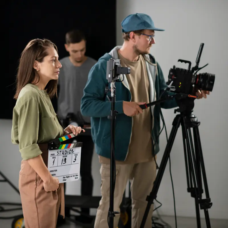 Im Filmstudio beim Dreh Im Filmstudio beim Dreh