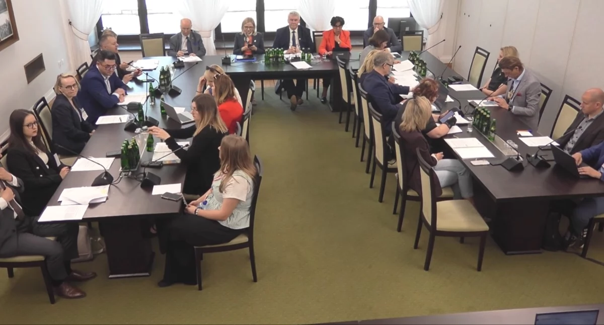 Ustawa o wychowaniu w trzeźwości do zmiany? „Cena minimalna alkoholu to realne narzędzie ochrony zdrowia” – gorąca debata w Senacie