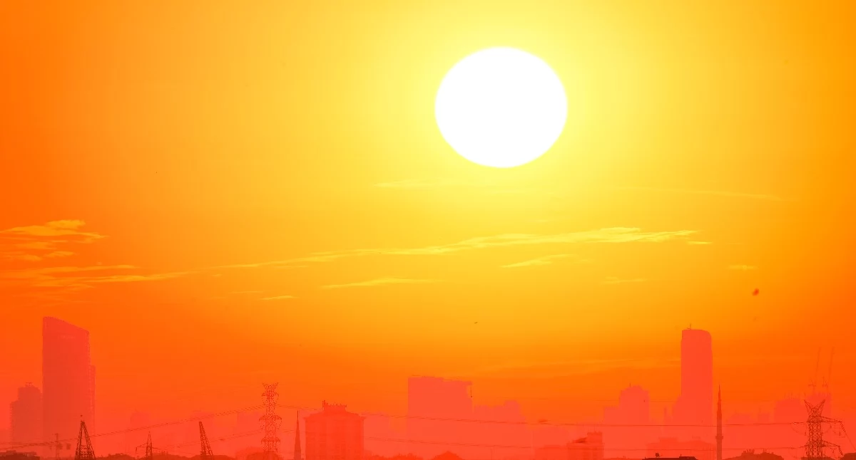 Upały w Polsce. Ponad tysiąc osób z udarem cieplnym, NFZ ostrzega przed skutkami wysokich temperatur