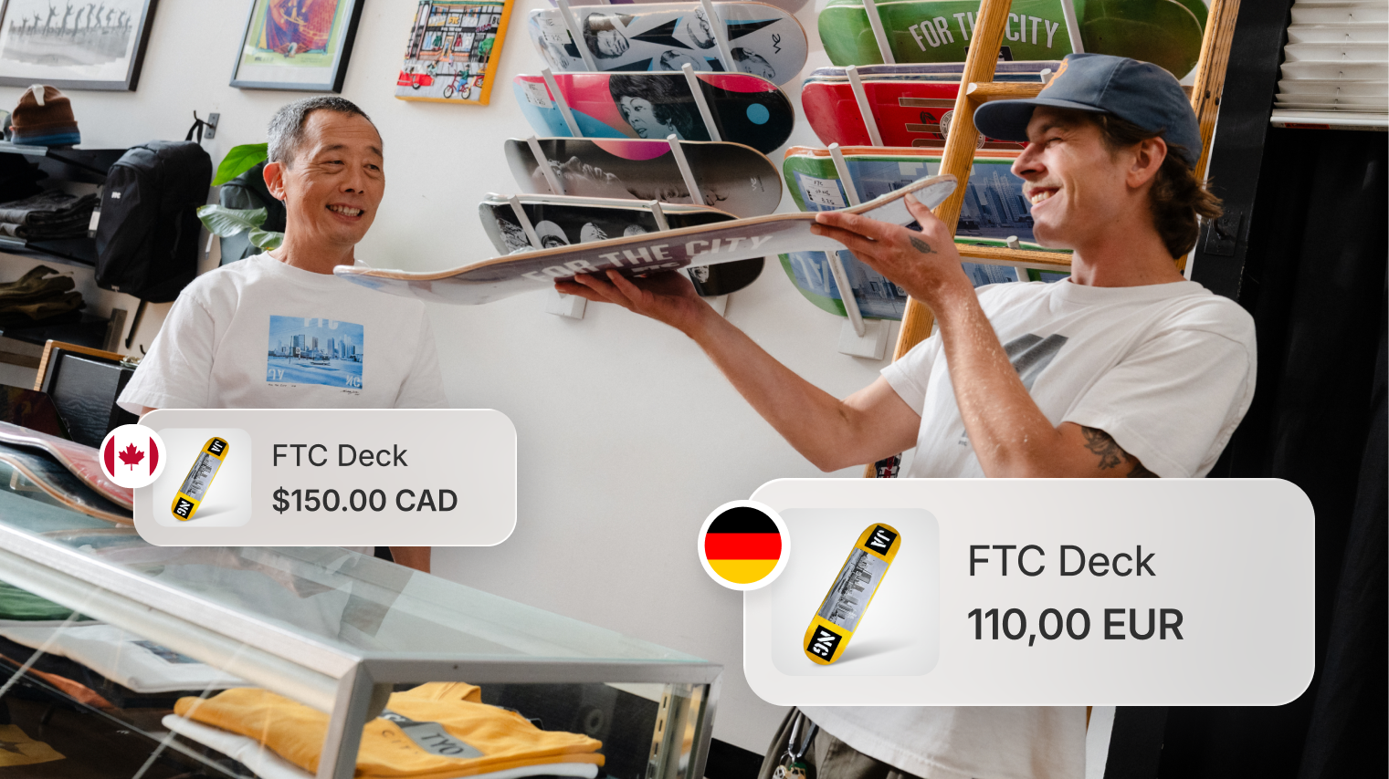 Dos hombres en una tienda de skate con etiquetas de precios locales flotantes.