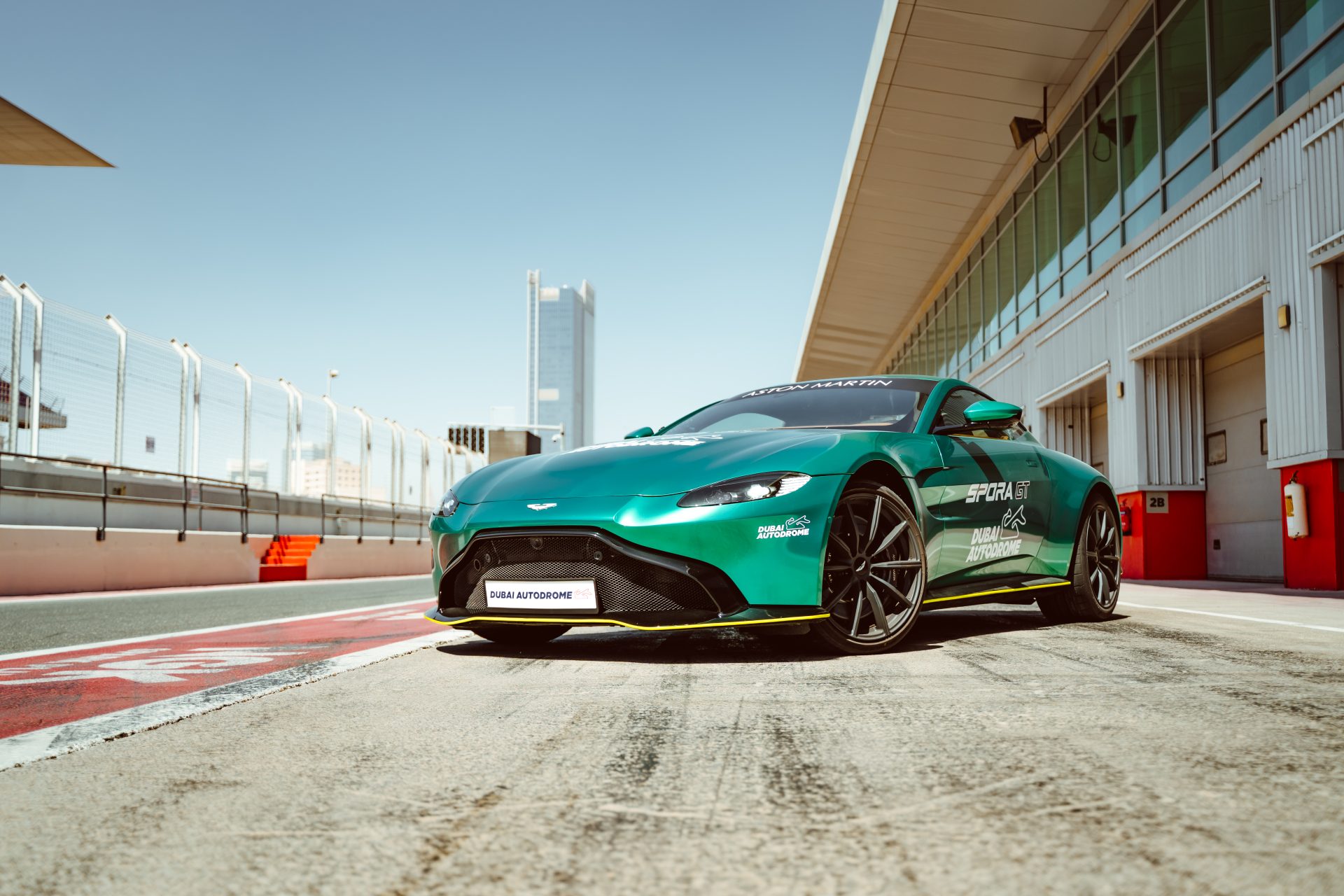 Aston Martin Vantage pits