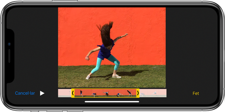 Un vídeo amb el visor de fotogrames a la part inferior. Els botons Cancel·lar i Reproduir són a la part inferior esquerra i el botó Fet, a la part inferior dreta.