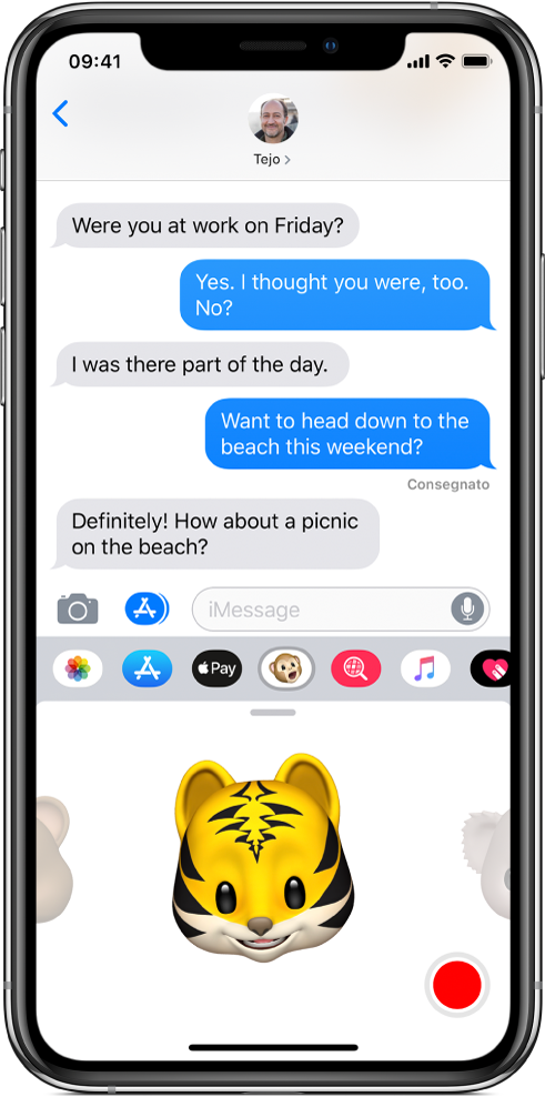 Una conversazione di Messaggi con un’animoji selezionata e pronta per essere registrata prima di essere inviata.