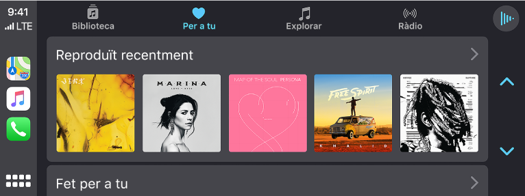 Pantalla del CarPlay que mostra un grup de cançons reproduïdes fa poc.