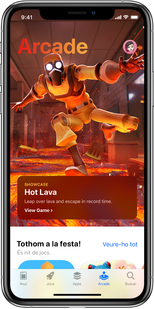 Pantalla Arcade de l’App Store que mostra un joc destacat. La imatge de perfil, que es prem per veure les compres i gestionar les subscripcions, és a l’angle superior dret. A la part inferior, d’esquerra a dreta, hi ha les pestanyes Avui, Jocs, Apps, Arcade i Buscar.