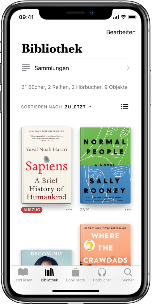Der Bildschirm „Bibliothek“ in der App „Bücher“. Oben auf dem Bildschirm befinden sich die Taste „Sammlungen“ und die Sortieroptionen. Die Sortieroption „Zuletzt“ ist ausgewählt. In der Mitte des Bildschirms werden die Cover der Bücher in der Bibliothek angezeigt. Unten auf dem Bildschirm sind von links nach rechts die Tabs „Jetzt lesen“, „Bibliothek“, „Book Store“, „Hörbücher“ und „Suchen“ zu sehen.