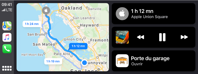 Le tableau de bord CarPlay affichant les icônes pour Plans, Musique et Téléphone sur la gauche, la carte d’un itinéraire en voiture au milieu et trois éléments empilés sur la droite. L’élément en haut à droite indique que le temps de trajet estimé vers Apple Union Square est d’une heure et 12 minutes. L’élément du milieu présente les commandes de lecture multimédia. L’élément du bas indique que la porte du garage est ouverte.