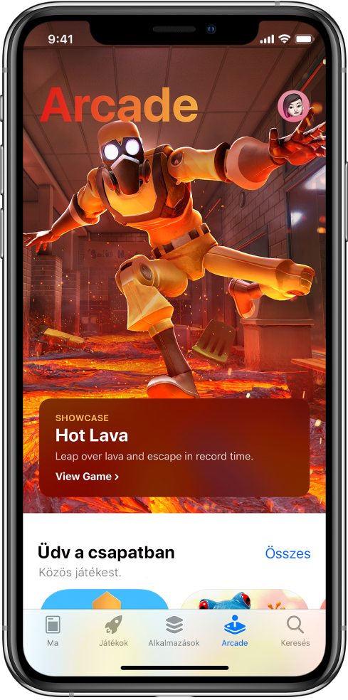 Az App Store alkalmazás Arcade képernyője egy kiemelt játékkal. A profilkép – amelyre koppintva megtekintheti a vásárlásokat és az előfizetéseket kezelheti – a jobb felső sarokban van. Alul balról jobbra a következő lapok láthatók: Ma, Játékok, Alkalmazások, Arcade és Keresés.