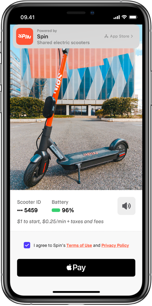 Et appklip med Apple Pay-knappen nederst på skærmen. Banneret øverst på skærmen indeholder et link til appen i App Store.