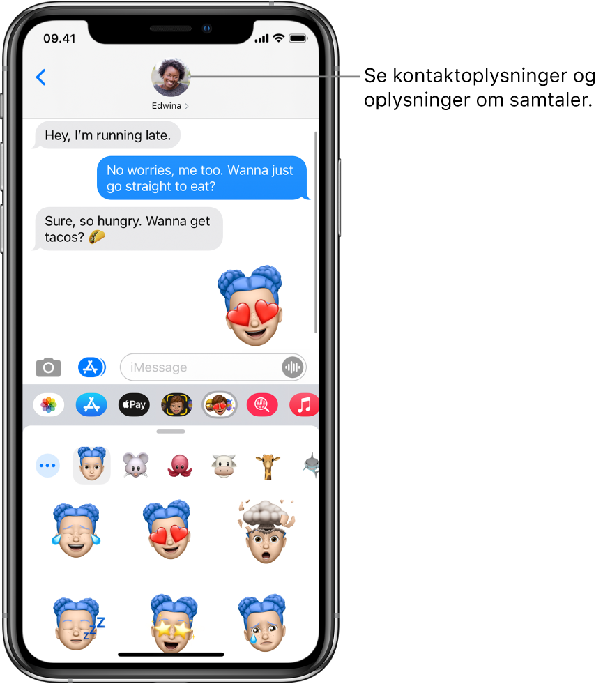 En samtale i Beskeder. Langs toppen ses fra venstre mod højre knappen Tilbage og et foto af den person, du sender beskeder til. I midten ses de beskeder, der er sendt og modtaget i løbet af samtalen. Langs bunden, fra venstre til højre, findes knapperne Fotos, Butikker, Apple Pay, Memoji, Hashtag-billeder, Musik og Digital Touch.