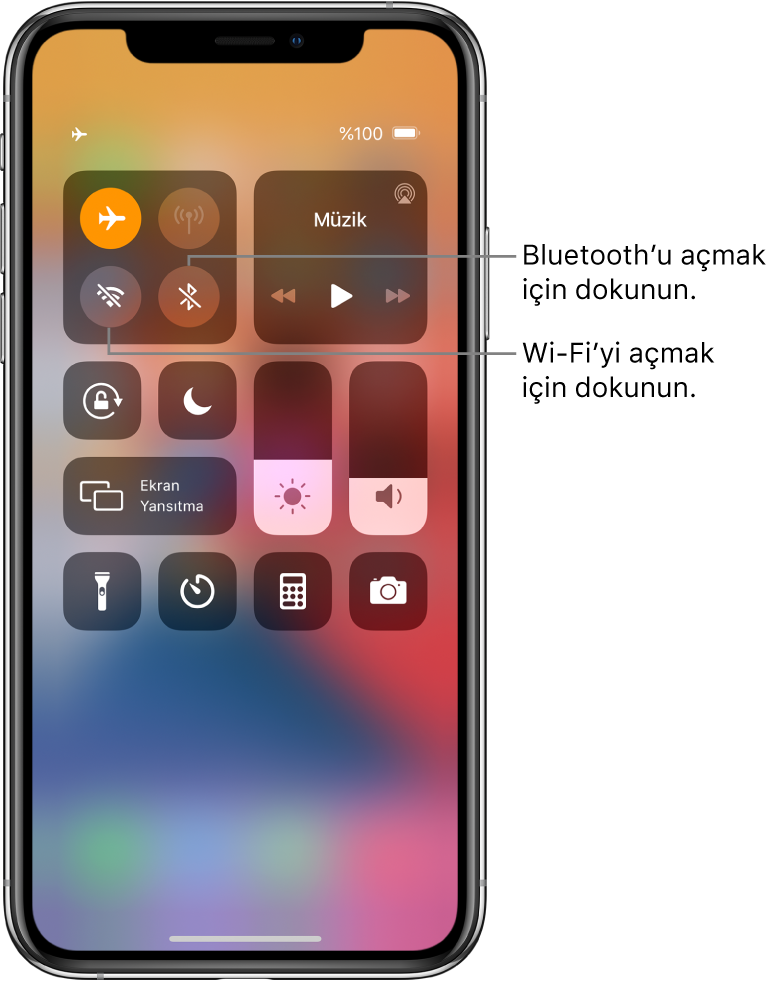 Uçak modu açık olan Denetim Merkezi. Wi-Fi’yi ve Bluetooth’u açma düğmeleri ekranın sol üst köşesinde.