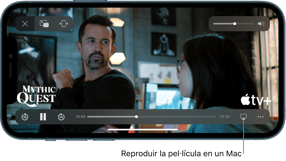 Una pel·lícula que s’està reproduint a la pantalla de l’iPhone. A la part inferior de la pantalla hi ha els controls de reproducció, inclòs el botó de l’AirPlay a prop de la part inferior dreta.