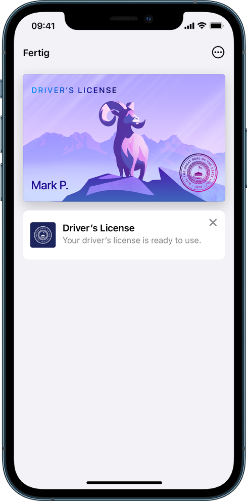 Ein Führerschein in der App „Wallet“. Oben links befindet sich die Taste „Fertig“ und oben rechts die Taste „Mehr“.