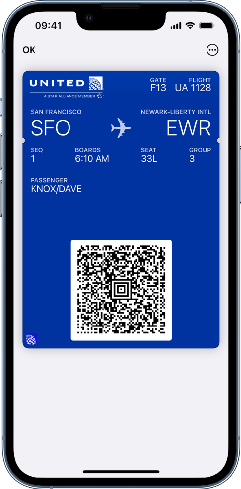 Une carte d’embarquement dans Cartes affichant les informations sur un vol et le code QR en bas.