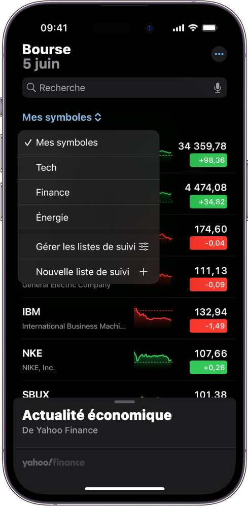 Une liste de suivi dans l’app Bourse avec une liste de diverses actions. Chaque action de la liste affiche, de gauche à droite, le symbole et le nom de l’action, un graphique des performances, le cours de l’action et les évolutions du cours. En haut de l’écran, la liste de suivi « Mes symboles » est sélectionnée. Les listes de suivi et options suivantes sont également disponibles : Technologie, Finance, Énergie, « Gérer les listes de suivi » et « Nouvelle liste de suivi ».