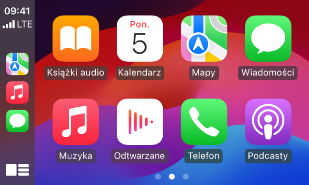 Ekran początkowy CarPlay z widocznymi na pasku bocznym ikonami aplikacji Mapy, Muzyka i Wiadomości. Po prawej widoczne są ikony aplikacji Książki audio, Kalendarz, Mapy, Wiadomości, Muzyka, Odtwarzane, Telefon oraz Podcasty.