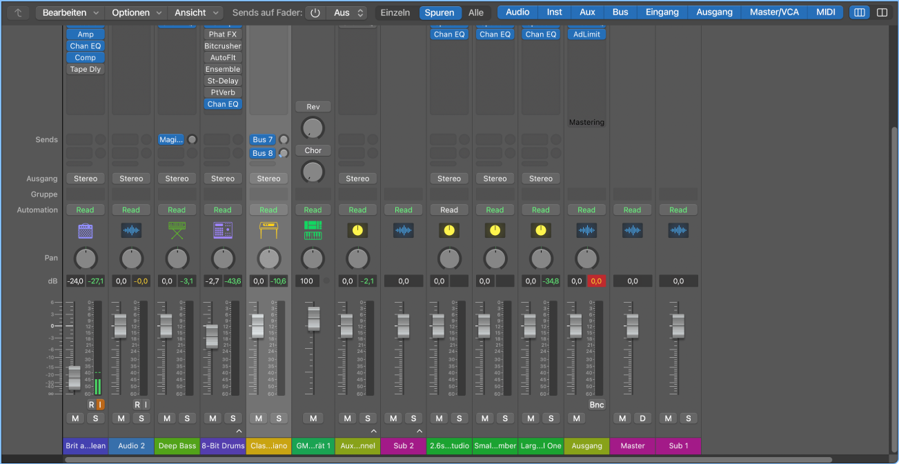 Abbildung. Der Mixer mit Audio-, Software-Instrument-, Aux-, Ausgang- und Master-Channel-Strips