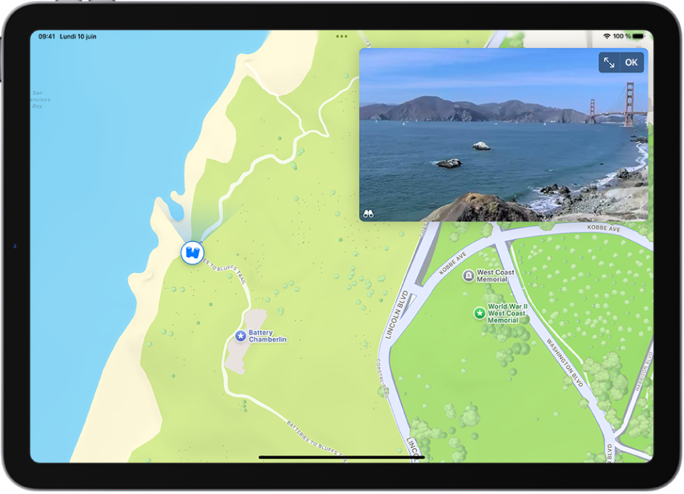 Une vue panoramique à 360° pouvant être déplacée apparaît au-dessus d’un plan de la zone marquée dans l’app Plans. L’icône « Vue à 360° » s’affiche au-dessus des points du plan et est orientée vers la vue.
