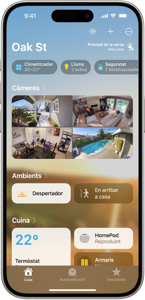 La pestanya Casa, de dalt a baix, quatre categories, dos ambients, tres vistes de la càmera i l’estat de l’habitació. Al llarg de la part inferior, hi ha la pestanya “Casa” (que està seleccionada), “Automatització” i “Descobreix”.