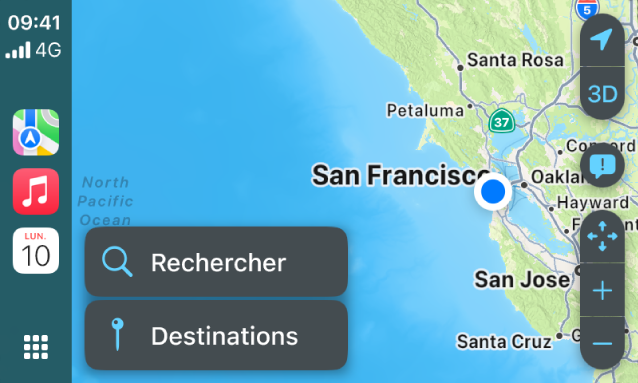 Un écran CarPlay montrant un plan de San Francisco. Sur la droite se trouve les boutons de position, 3D, de signalement de danger et de zoom. En bas de trouvent les boutons Rechercher et Destination.
