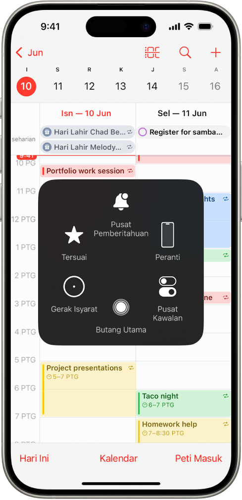 iPhone dengan menu AssistiveTouch kelihatan, menunjukkan kawalan untuk Pusat Pemberitahuan, Peranti, Pusat Kawalan, Utama, Gerak Isyarat dan Tersuai