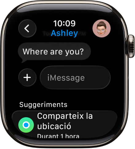 L’Apple Watch mostra una conversa a l’app Missatges. A la part inferior de la pantalla es mostra un suggeriment per compartir una ubicació.