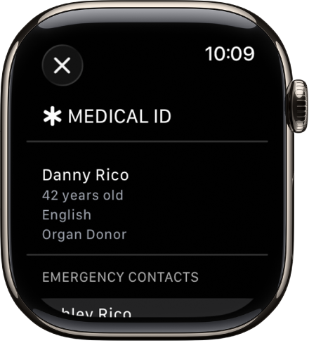 La pantalla de datos médicos con el nombre de la persona, su edad, idioma, si es donante de órganos o no y los contactos de emergencia.