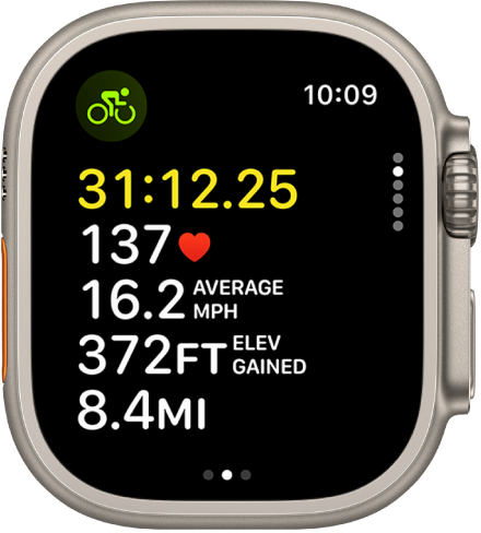 Un entraînement à vélo en cours affichant la durée écoulée de l’entraînement, la fréquence cardiaque, la vitesse moyenne, le deenivelé positif et la distance totale.