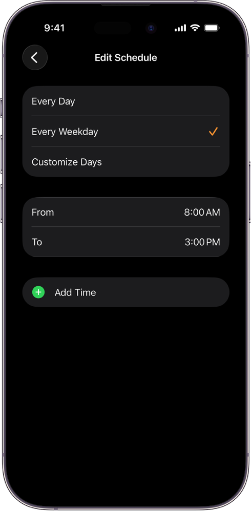 iPhone qui affiche l’écran Modifier l’horaire pour le mode École. Les options Tous les jours, Tous les jours de semaine et Personnaliser les jours s’affichent en haut, avec Tous les jours de semaine sélectionnée. Les heures De et À sont au centre de l’écran et un bouton Ajouter une heure en dessous.