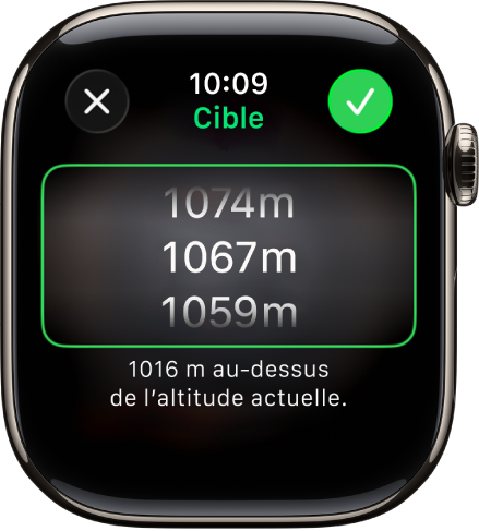 L’app Boussole affichant l’écran Altitude cible. Une liste défilante d’altitudes apparaît au milieu de l’écran. Sous la liste, l’utilisateur peut voir l’écart d’altitude entre l’altitude sélectionnée et son altitude actuelle. En haut se trouvent le bouton Fermer et le bouton en forme de coche.