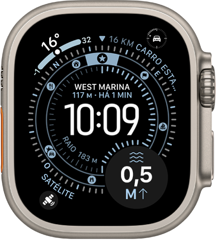 Um ecrã a mostrar o mostrador “Ponto de passagem” no Apple Watch Ultra, com a complicação de satélite no canto superior direito.
