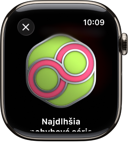 Ocenenie zobrazené na Apple Watch. Pod ocenením je jeho popis. Potiahnutím môžete otáčať ocenenie.