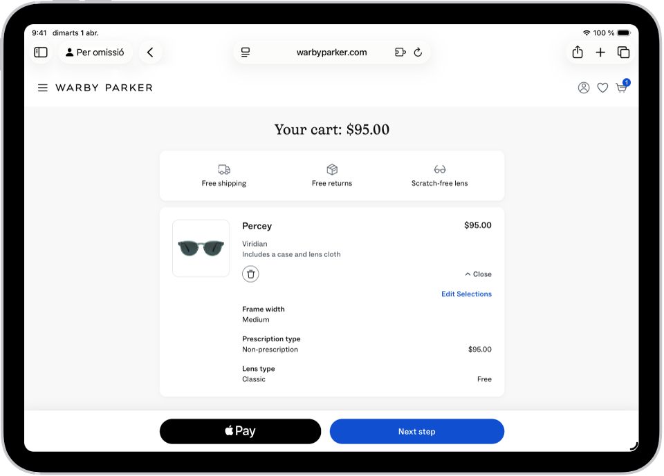 Una pàgina web oberta al navegador Safari mostra un carretó d’anar a comprar amb els preus dels ítems seleccionats. El botó de l’Apple Pay és a la part inferior dreta.