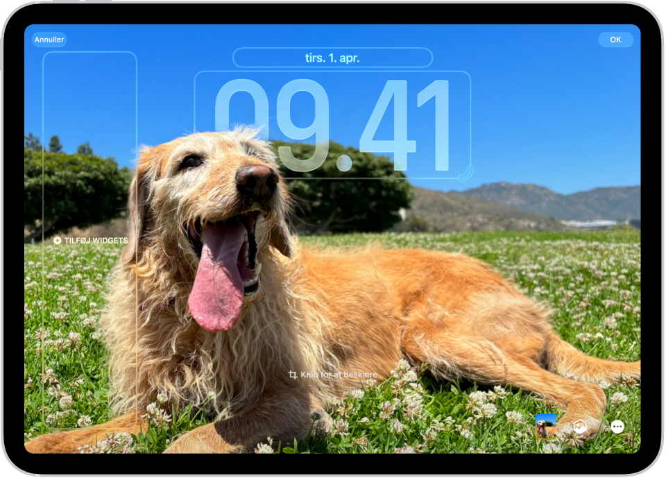 En tilpasset låseskærm redigeres. Der er valgt tilgængelige elementer til tilpasning – datoen, tiden og en knap til tilføjelse af widgets.
