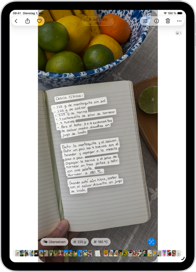 Ein Foto eines auf Spanisch verfassten Rezepts wird angezeigt. Innerhalb des Fotos ist der Text hervorgehoben. Unten befinden sich (von links nach rechts) die Tasten zum Übersetzen, Umwandeln von Gramm, Umwandeln von Celsius und die Taste „Text erkennen“.