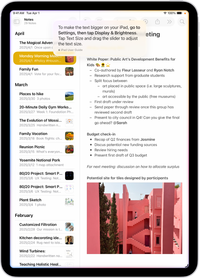 iPadમાં નોટ્સ ઍપમાં નોટ અને ટેક્સ્ટને મોટી કરવા માટે Siri દ્વારા આપવામાં આવેલા પગલાં બતાવ્યા છે.