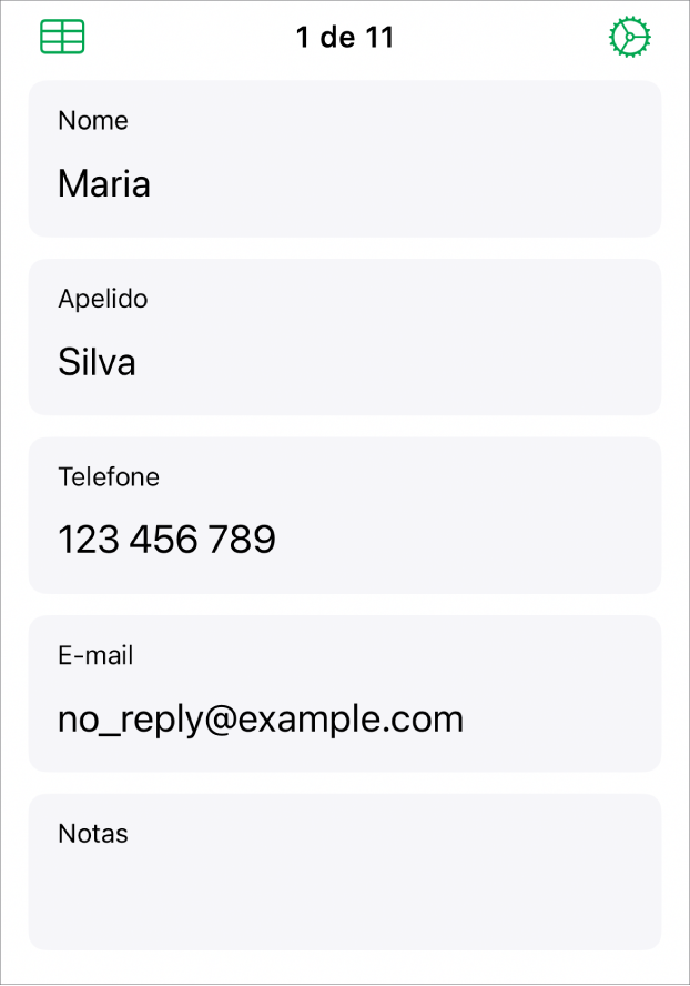 Um registo num formulário com campos para o nome, número de telefone, e-mail, etc. Além disso, os controlos para visualizar a tabela associada e os controlos de configuração do formulário.