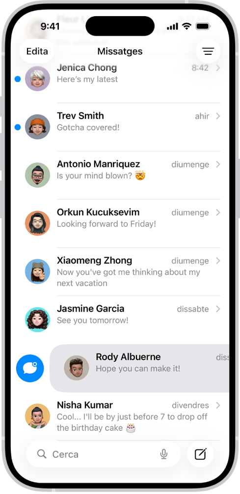 Una llista de converses de l’app Missatges amb dos missatges sense llegir i un altre que es marcarà com a no llegit.