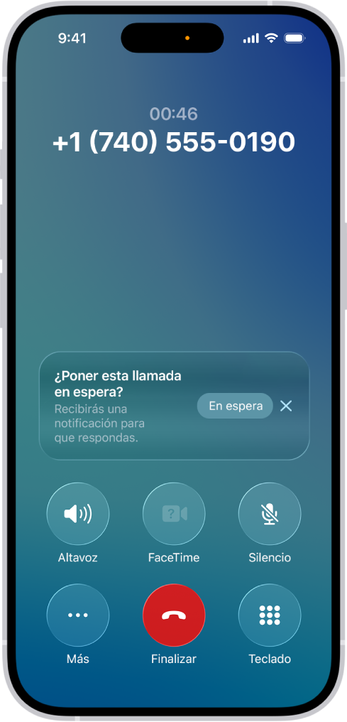 Una pantalla de llamada en curso que muestra una tira preguntando si la persona que llama quiere usar Asistente de llamada en espera para recibir una notificación cuando ya no esté en espera.