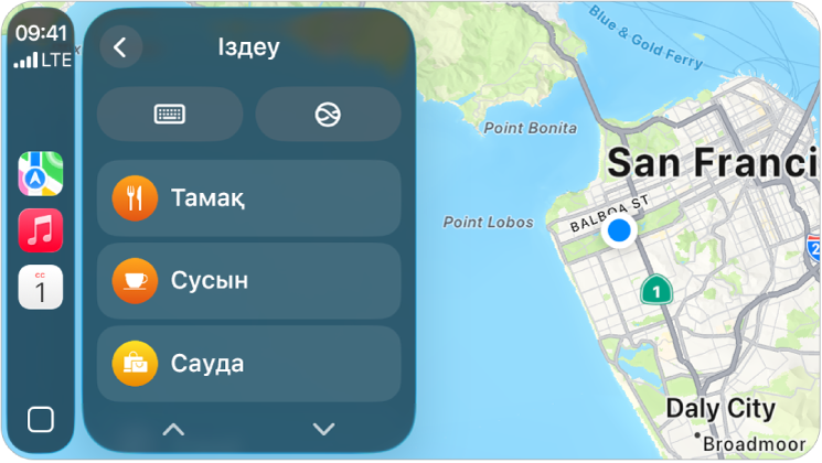 Сан-Франциско картасын көрсетіп тұрған CarPlay экраны. Оң жақта геолокация, 3D, қауіп туралы есеп және масштабтау түймелері бар. Төмендегілер «Іздеу» және «Тағайындалған жер» түймелері.