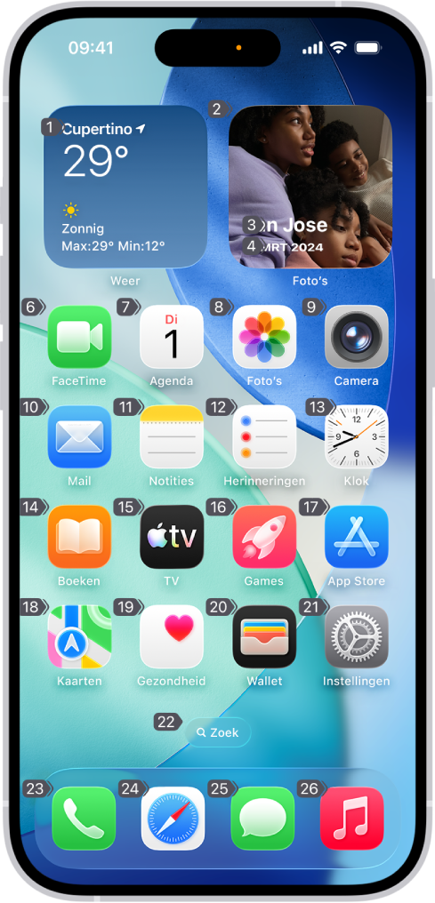 Een iPhone waarop elk onderdeel in het beginscherm is genummerd. Bovenin het scherm wordt het stembedieningscommando 'Toon nummers' weergegeven.