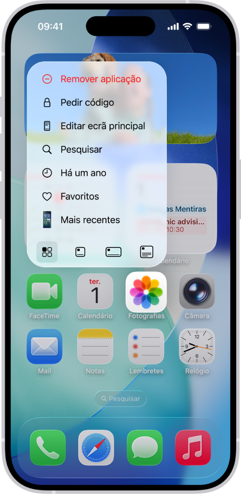 Um ecrã a mostrar um ícone da aplicação a tornar-se num widget no ecrã principal. Pode manter o dedo no ícone da aplicação para abrir uma lista de opções e, depois, toque nos ícones pequenos que representam os tamanhos dos widgets que pode escolher para o novo widget.