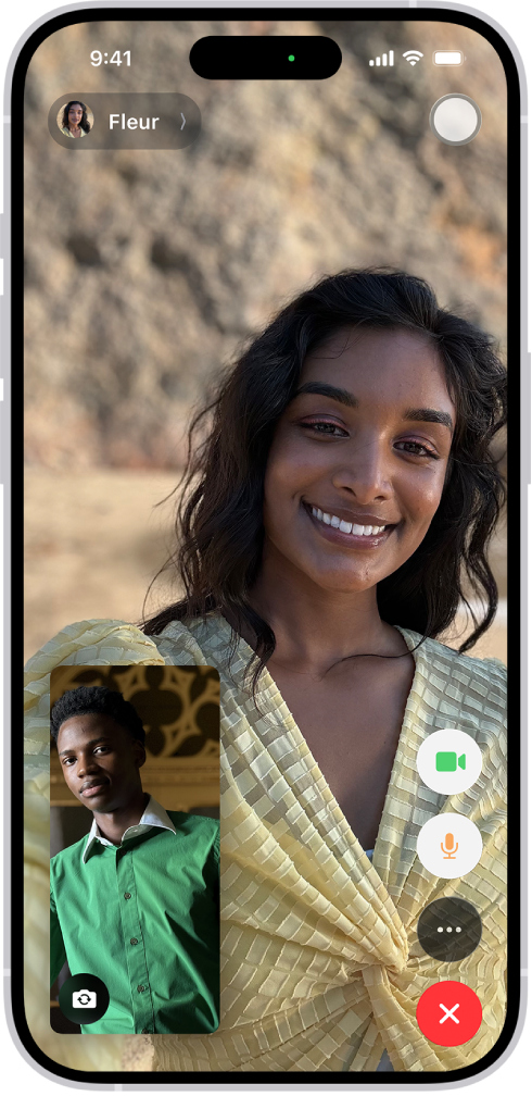 iPhoneஇல் FaceTime அழைப்பு காட்டப்பட்டுள்ளது.