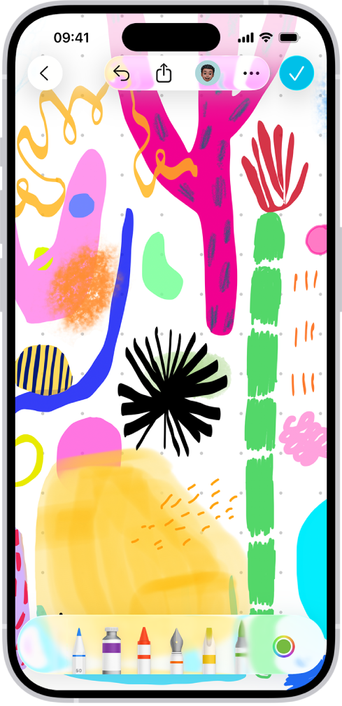 iPhone ที่มีแอป Freeform และเมนูเครื่องมือการวาดเปิดอยู่ บอร์ดมีลายมือเขียนและการวาด