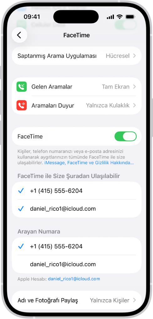 FaceTime Ayarları ekranında Saptanmış Arama Uygulaması seçeneği, FaceTime’ı açma veya kapatma denetimi ve size ulaşılabilecek telefon numarası ve e-posta adresi gösteriliyor.