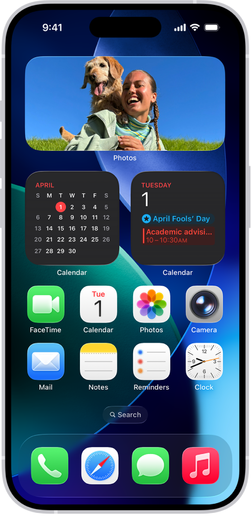 iPhone کی ہوم اسکرین جس پر تاریک موڈ چالو ہے۔