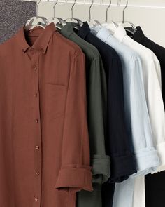 Looking for a relaxed look? Men's linen shirts are perfectly weight for the warmer months and versatile enough to be paired with blazers and chino pants. Shirt Names Types, T Shirt For Men Fashion Casual, Best Shirts For Men Casual, Best Casual Shirts For Men, Types Of Mens Shirts, Trending Clothes For Men, Men's Casual Shirts, Long Sleeves For Men, Man In Shirt Aesthetic