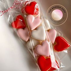 A stylish assortment of desserts perfect for Valentine’s Day: cupcakes decorated with pink and red frosting, heart-shaped cookies, chocolate truffles, and a platter filled with macarons and chocolate-dipped strawberries , brunch platters. Presented with romantic touches like flowers and ribbons, perfect for celebrating love with a sweet twist.