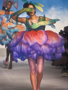 mugler ss 82 Mugler 80s Runway, Thierry Mugler Spring 1998, Mugler 1992 Spring, Thierry Mugler Dragon Dress, Mugler Spring 1997 Couture, Camp Fashion, Thierry Mugler, Bocetos De Moda, Flower Fashion
